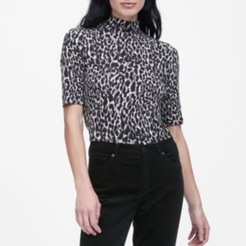 Banana Republic Leopard Print Modal s/s mock neck